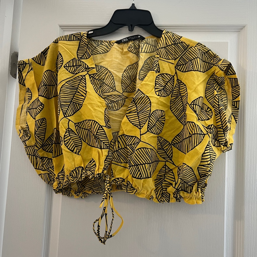 Yellow Leaf Print Women's Crop Top